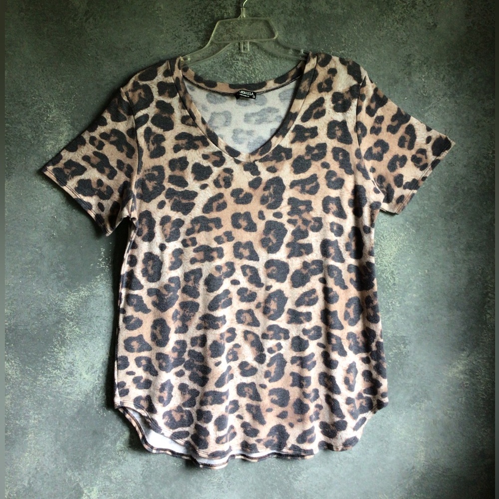 V-Neck Pull Over Top, Sz. 1X in Leopard Print